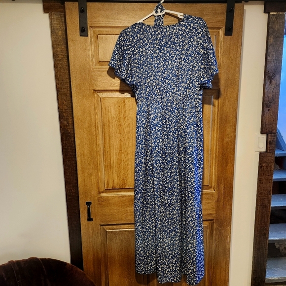 Blue and white floral Dress - Picture 2 of 3